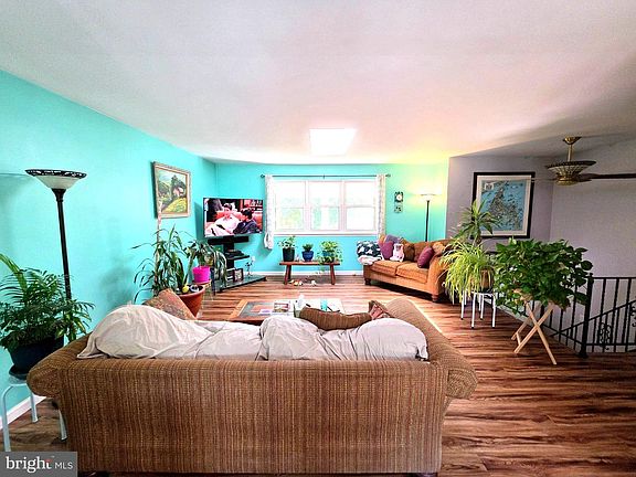 4th image of 752 Lincoln Ave