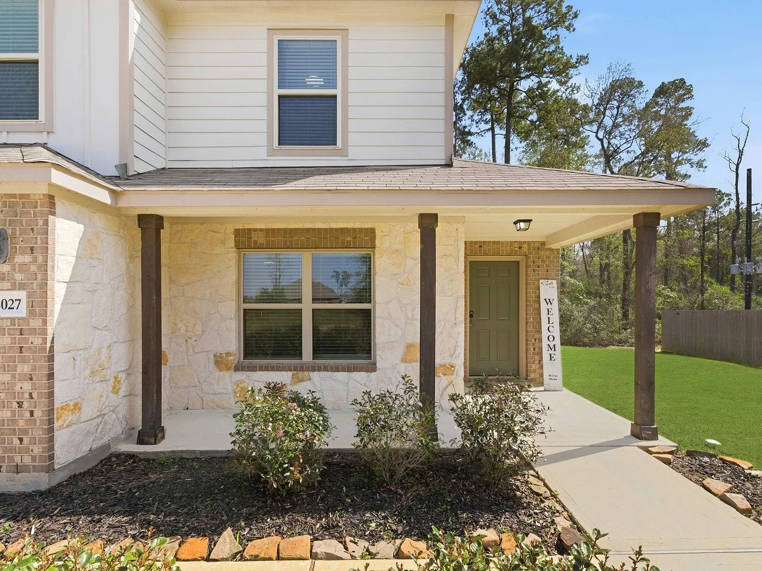 3 bed, 2.5 bath, 2280 sqft, $2,350 — Photo 3