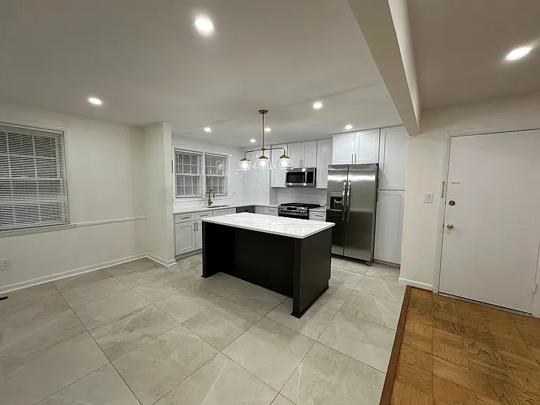 Melrose Apartments — Photo 38