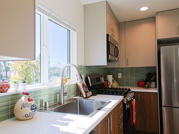 4th image of 123 S Avenue 63 #121