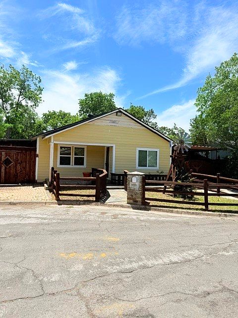 1st image of 3028 Carnation Ave