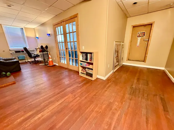 2108 West Street image 9 of 13