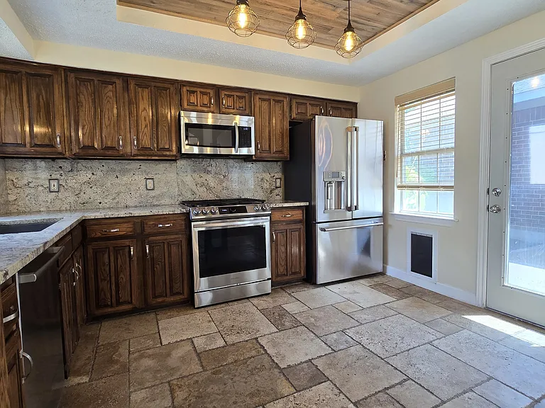 3817 Clover Hill Ln — Photo 5