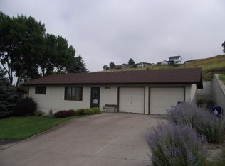 2104 Antelope St, Pierre, SD 57501