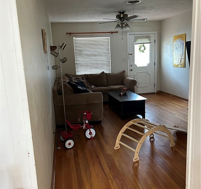 2nd image of 2606 Morris Ln
