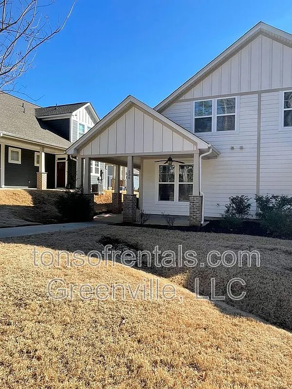 3 bed, 2.5 bath, 1557 sqft, $2,300 — Photo 2