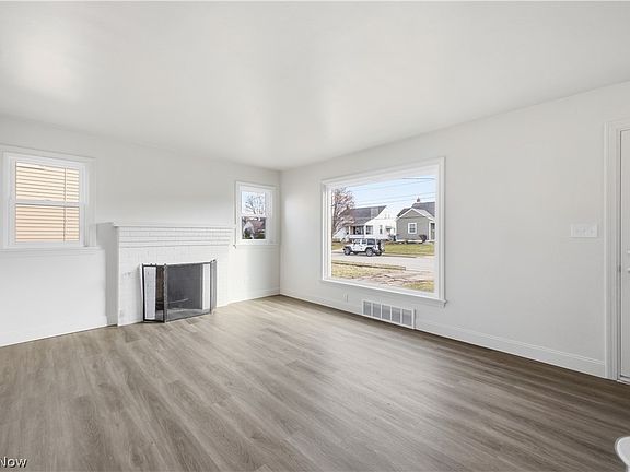 4th image of 227 E Wilson St