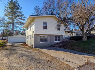 325 S 8th Ave W, Newton, IA 50208