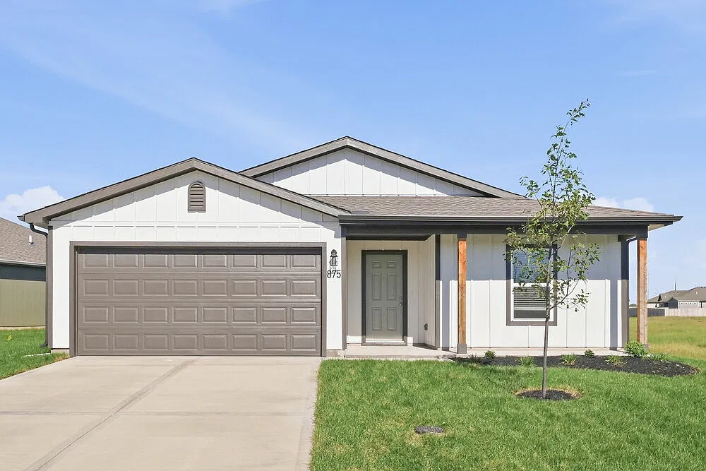 3 bed, 2.0 bath, 1328 sqft, $2,345 — Photo 1