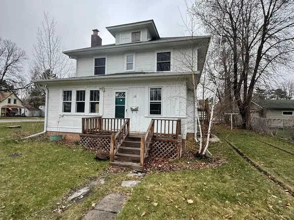 121 NW 9th St, Grand Rapids, MN 55744