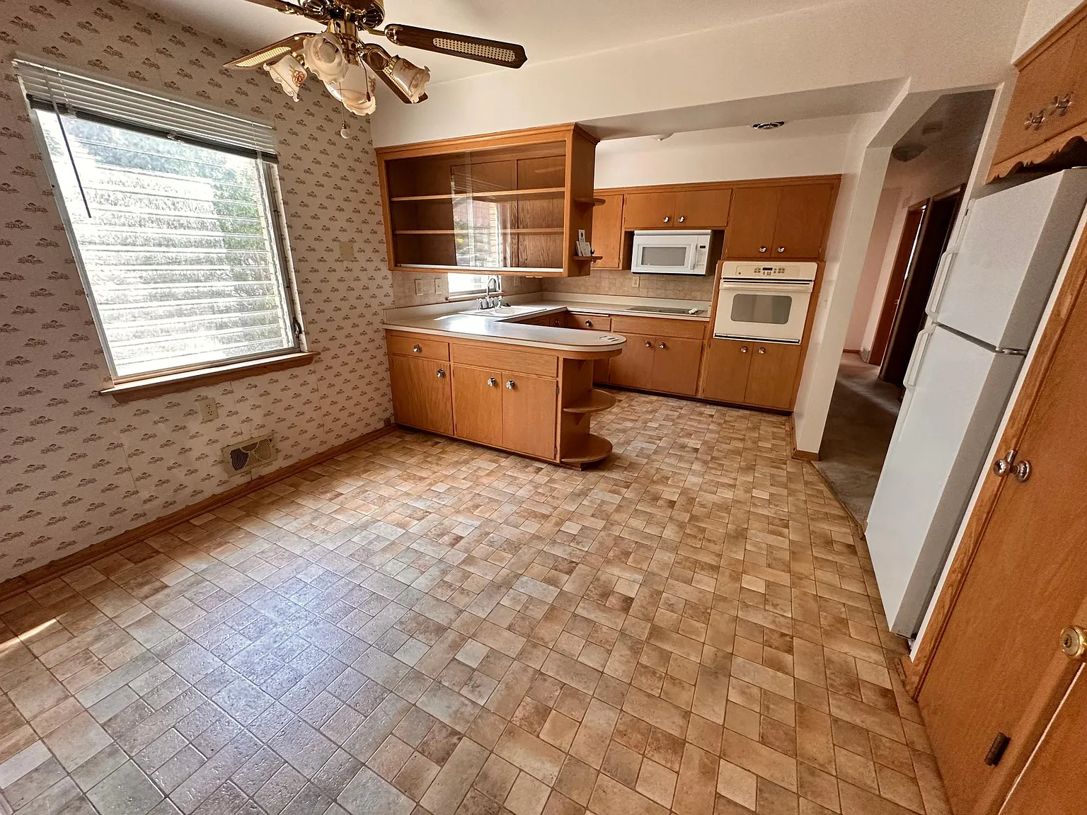 3 bed, 1250 sqft, $1,850 — Photo 4