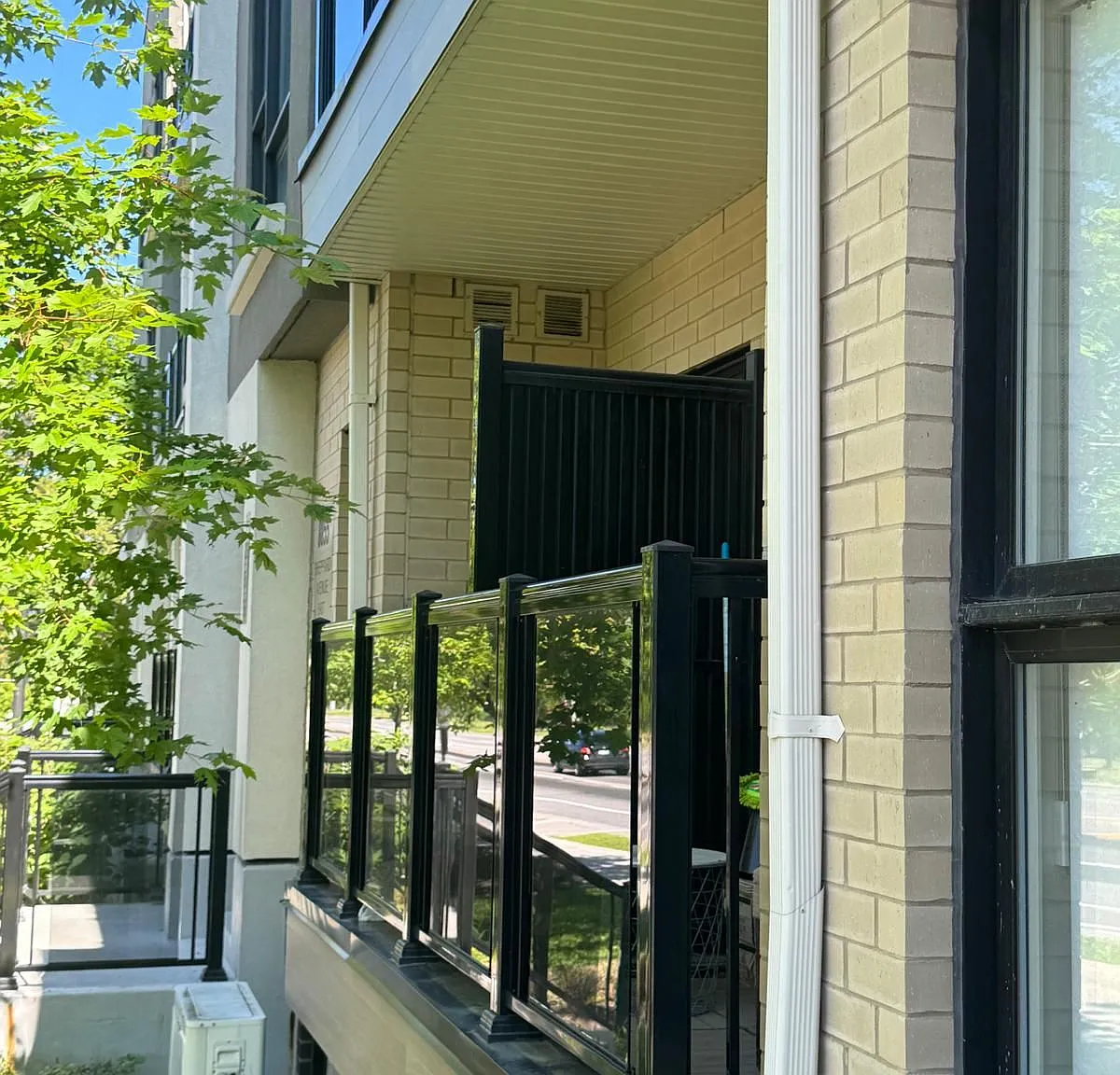 3 bed, $2,640 — Photo 2