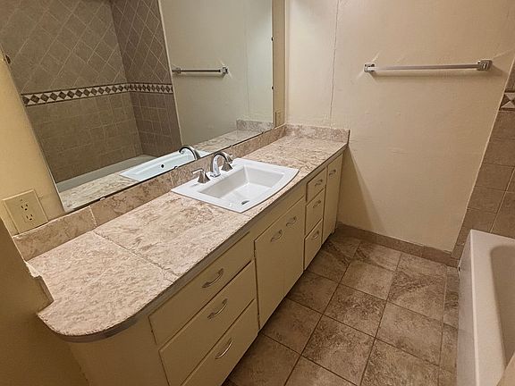 5th image of 602 Orchard Ave