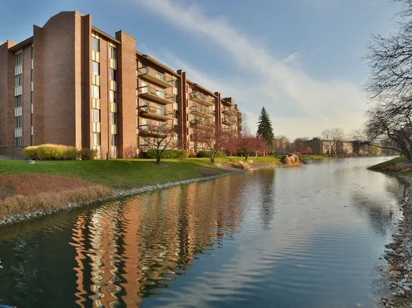 701 Lake Hinsdale Dr APT 409, Willowbrook, IL 60527