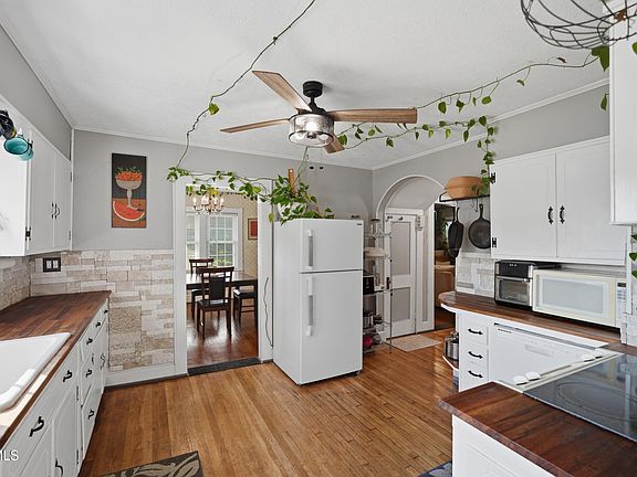 11th image of 251 Charleston St