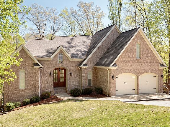 2nd image of 208 Ashlawn Ct