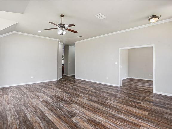 4th image of 500 Surry Ct