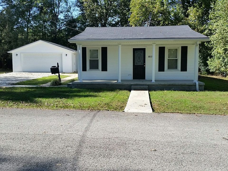Front pic with garage