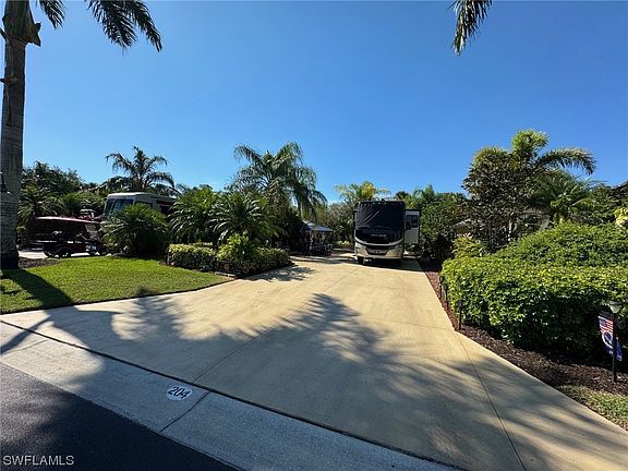 3rd image of 204-3030 Cupola Ln N