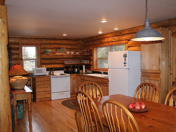 Open kitchen and dining floorplan