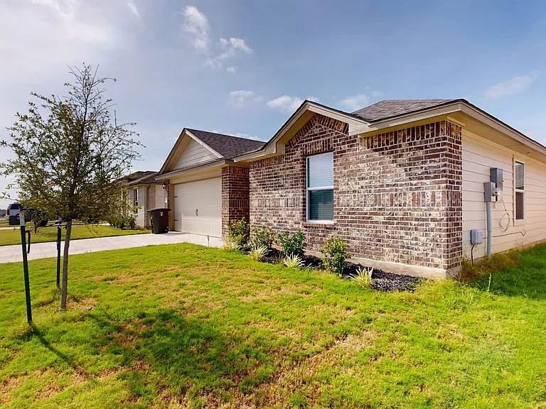 1212 Rolling Thunder Dr — Photo 2