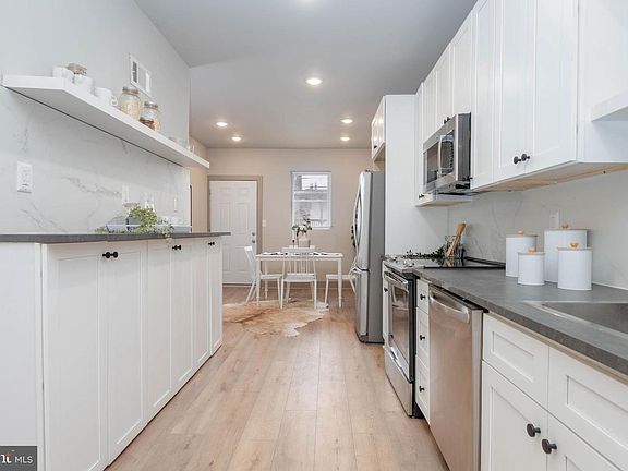 5th image of 437 N Glover St