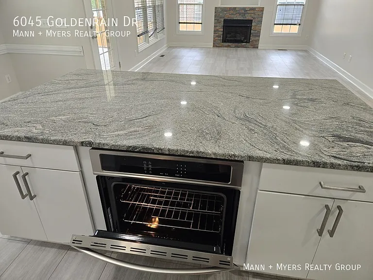 6045 Goldenrain Dr — Photo 22