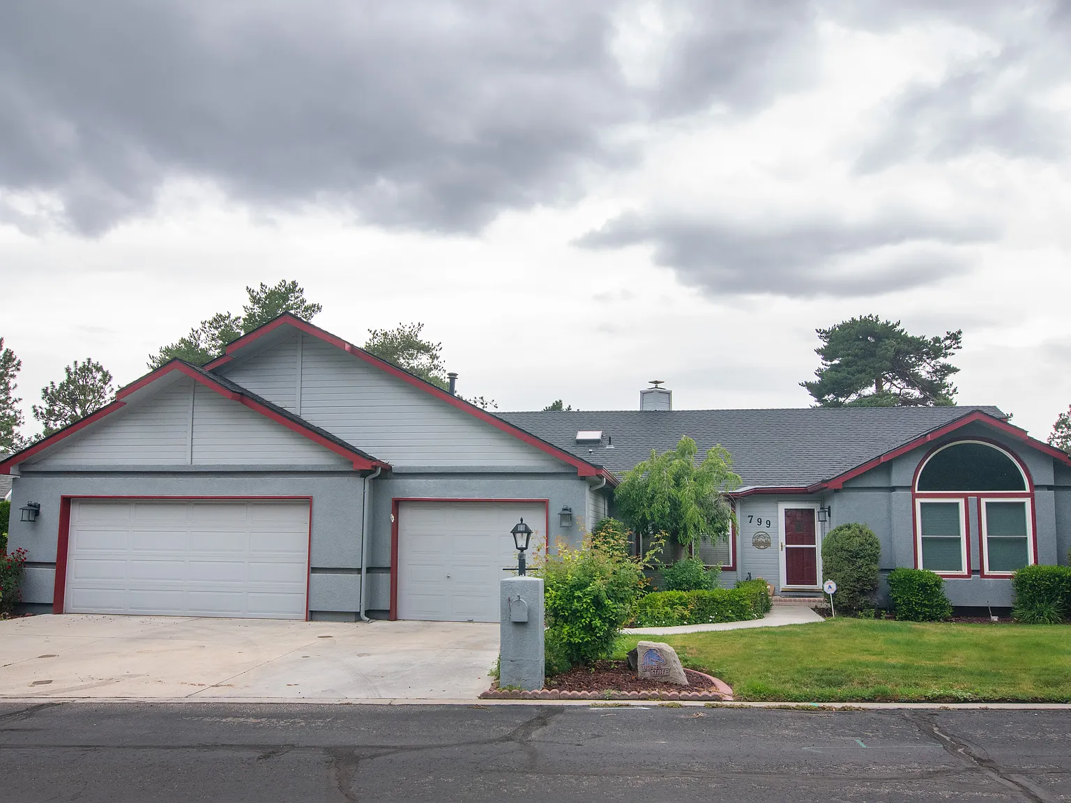 3 bed, 2000 sqft, $3,000 — Photo 2