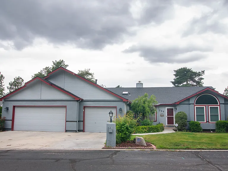 779 N Harvey Ln — Photo 2