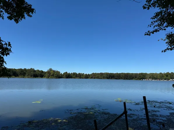 110 W Hogback Lk, Angola, IN 46703