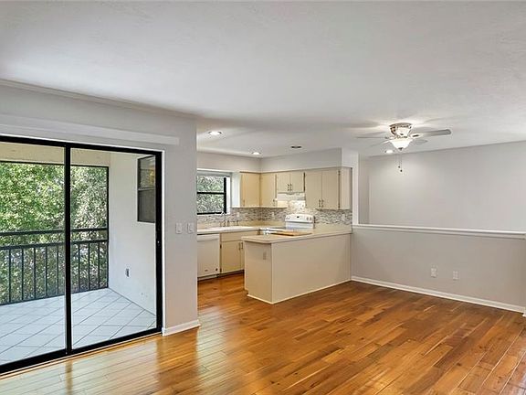 5th image of 484 Santa Cruz Pl NE APT E