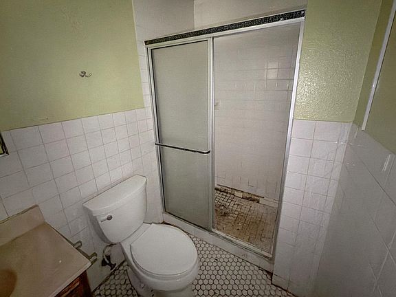 5th image of 1018 Tudor St