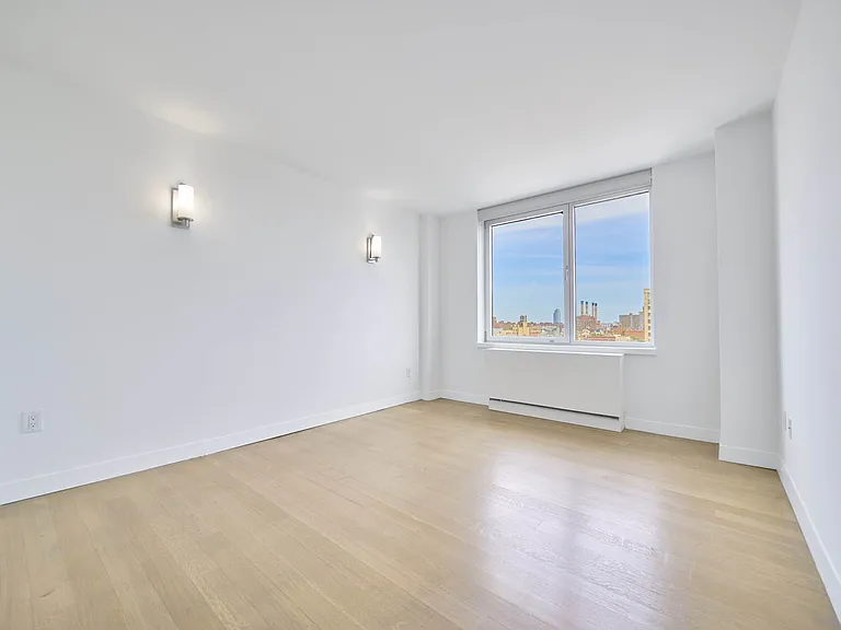 200 E 11th St #Penthouse 1 — Photo 9