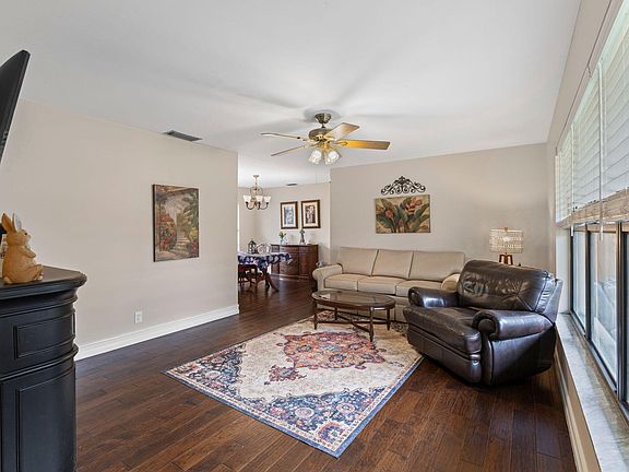 5th image of 105 Sandalwood Drive
