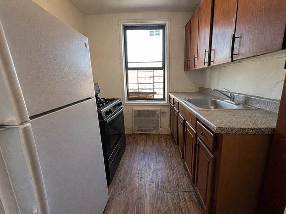 5th image of 270 Clarkson Ave APT 318