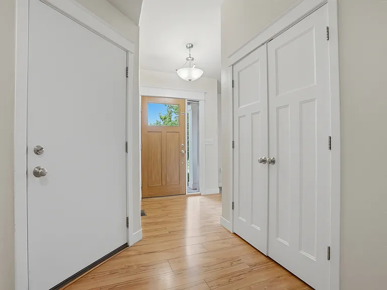 59 Whitechapel Dr — Photo 13