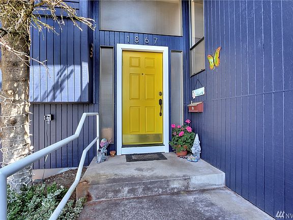 3rd image of 1867 N Hawthorne Dr