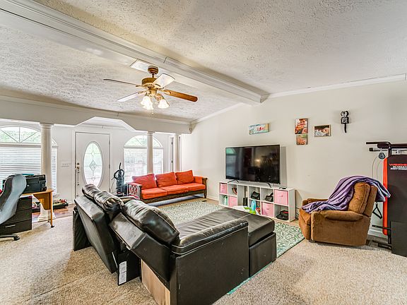 4th image of 1013 Robin Hood Dr