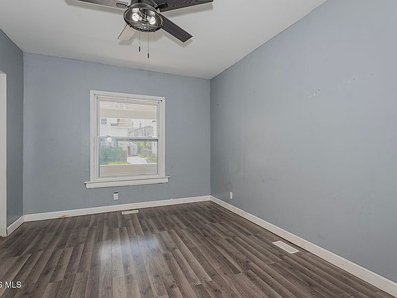 5th image of 3923 Burnham Ave