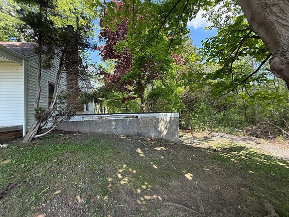 4th image of 8356 Maple Rd