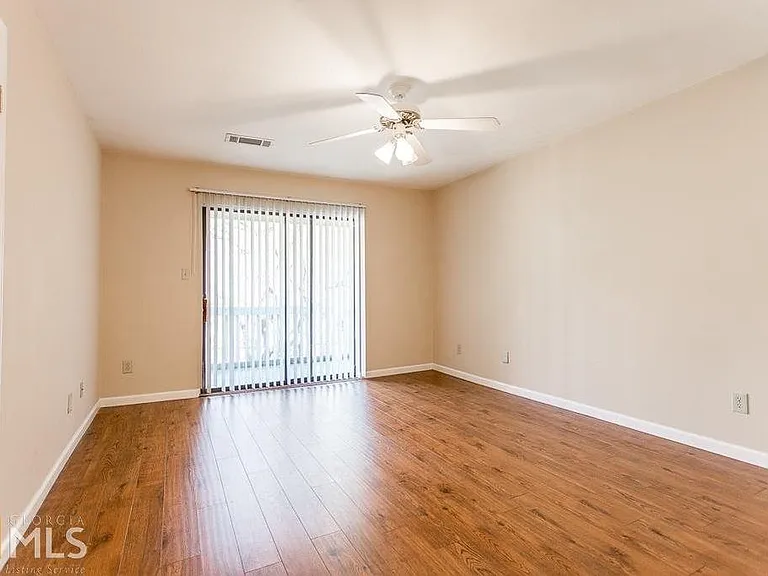 2048 Powers Ferry Trce SE — Photo 11