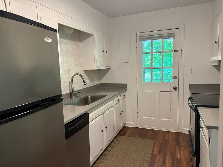 344 D Hanover Arms Ct #D — Photo 11