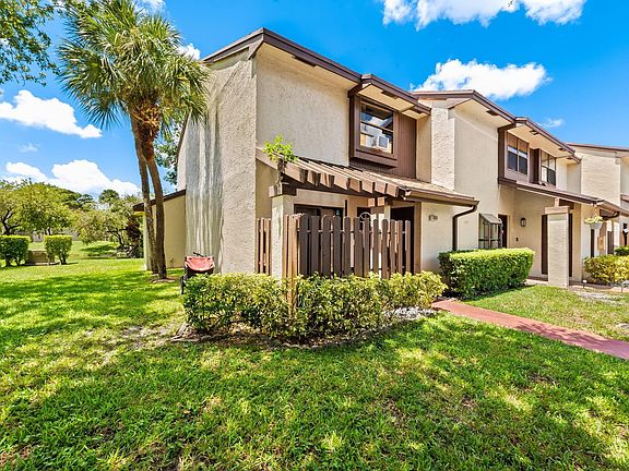3rd image of 4902 NW 82nd Avenue #2001