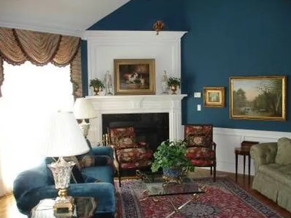 25 Bobby Jones Dr, Andover, MA 01810