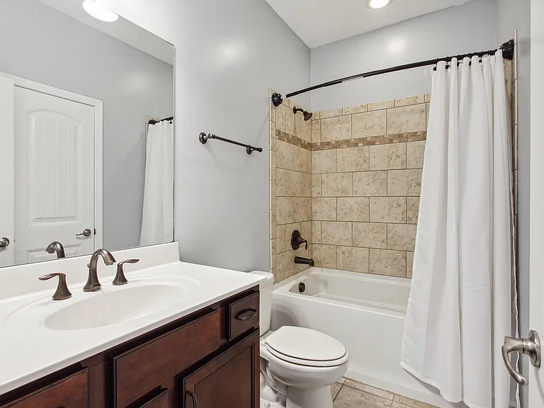 1701 Lincoln St — Photo 23