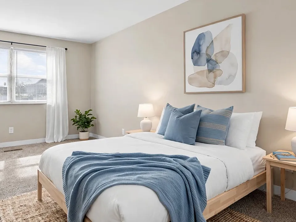 Spacious bedroom with plenty of room for comfortable furnishings
