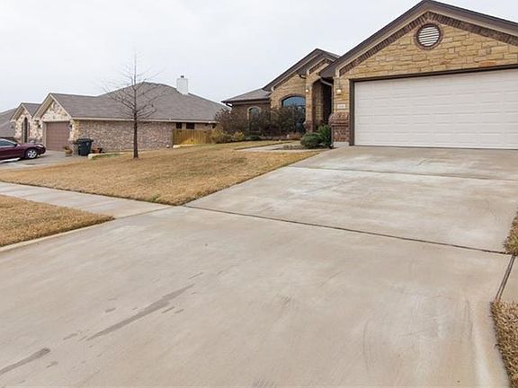 4th image of 2707 Traditions Dr