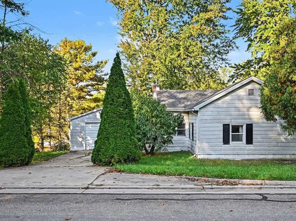 520 S Logan St, Warsaw, IN 46580