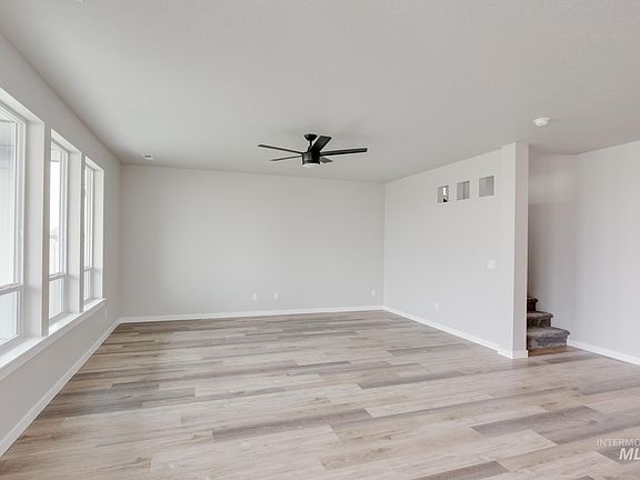 5th image of 217 Black Onyx Ave