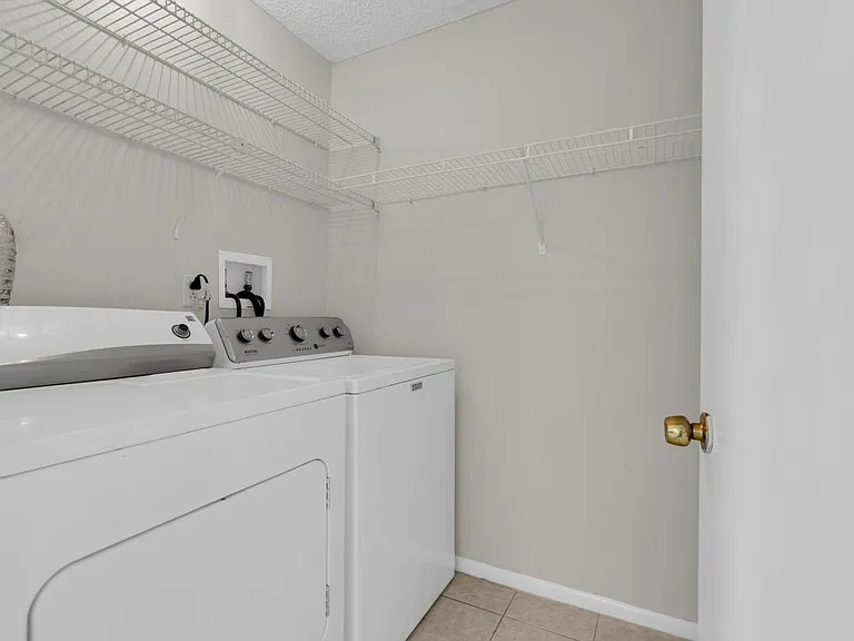 423 SE 24th Ave — Photo 4